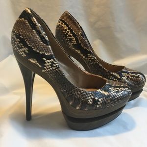 Jessica Simpson Collie Platform Pump